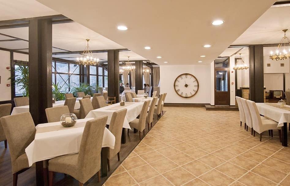 Hotel Regina Синая Екстериор снимка