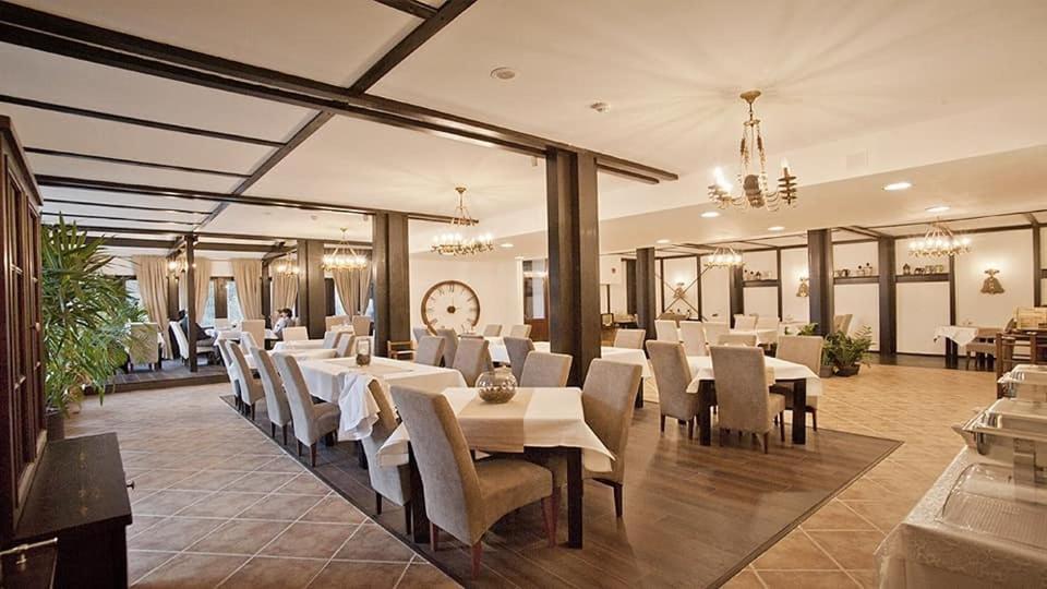 Hotel Regina Синая Екстериор снимка